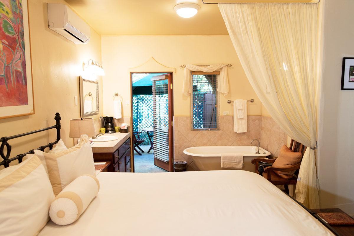 The Emerald Iguana Inn Ojai Bagian luar foto